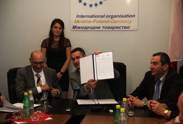 <a href="/gallery/1/130">Товариство «Україна-Польща-Німеччина» підписало трьохсторонню угоду з поляками та грузинами</a>