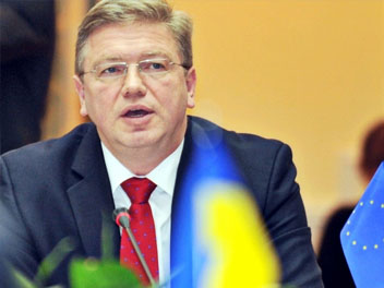 П. Порошенко і Ш. Фюле обговорили підписання угоди України з ЄС